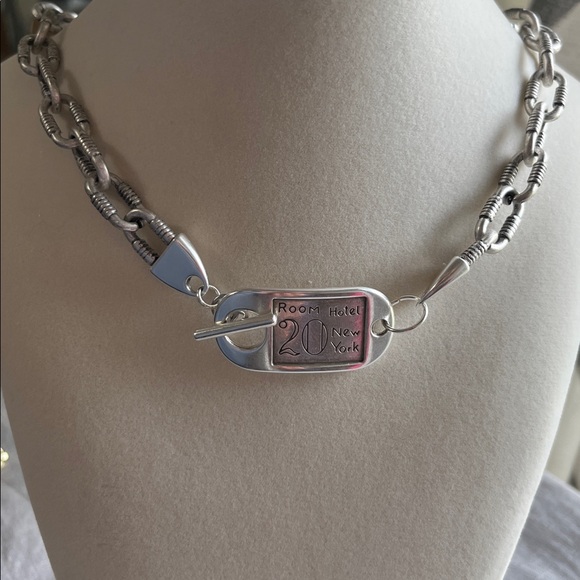 Vintage Hotel room key necklace - Picture 3 of 3